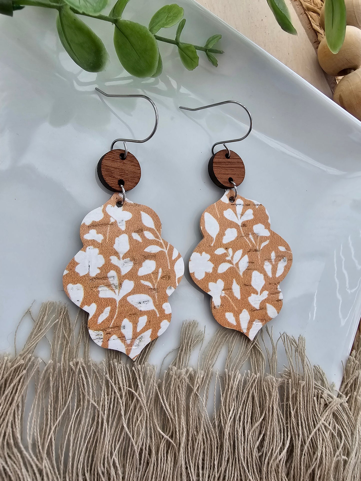 Vintage Floral Creamy Tan & White Scalloped Earrings
