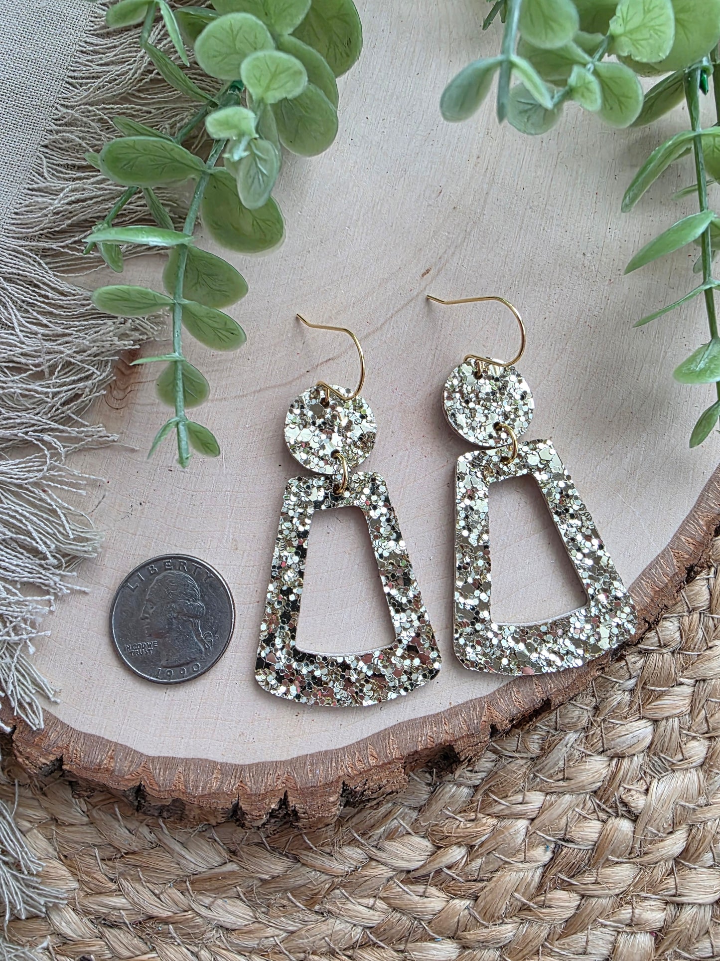 Gold Glitter Open Trapezoid Earrings