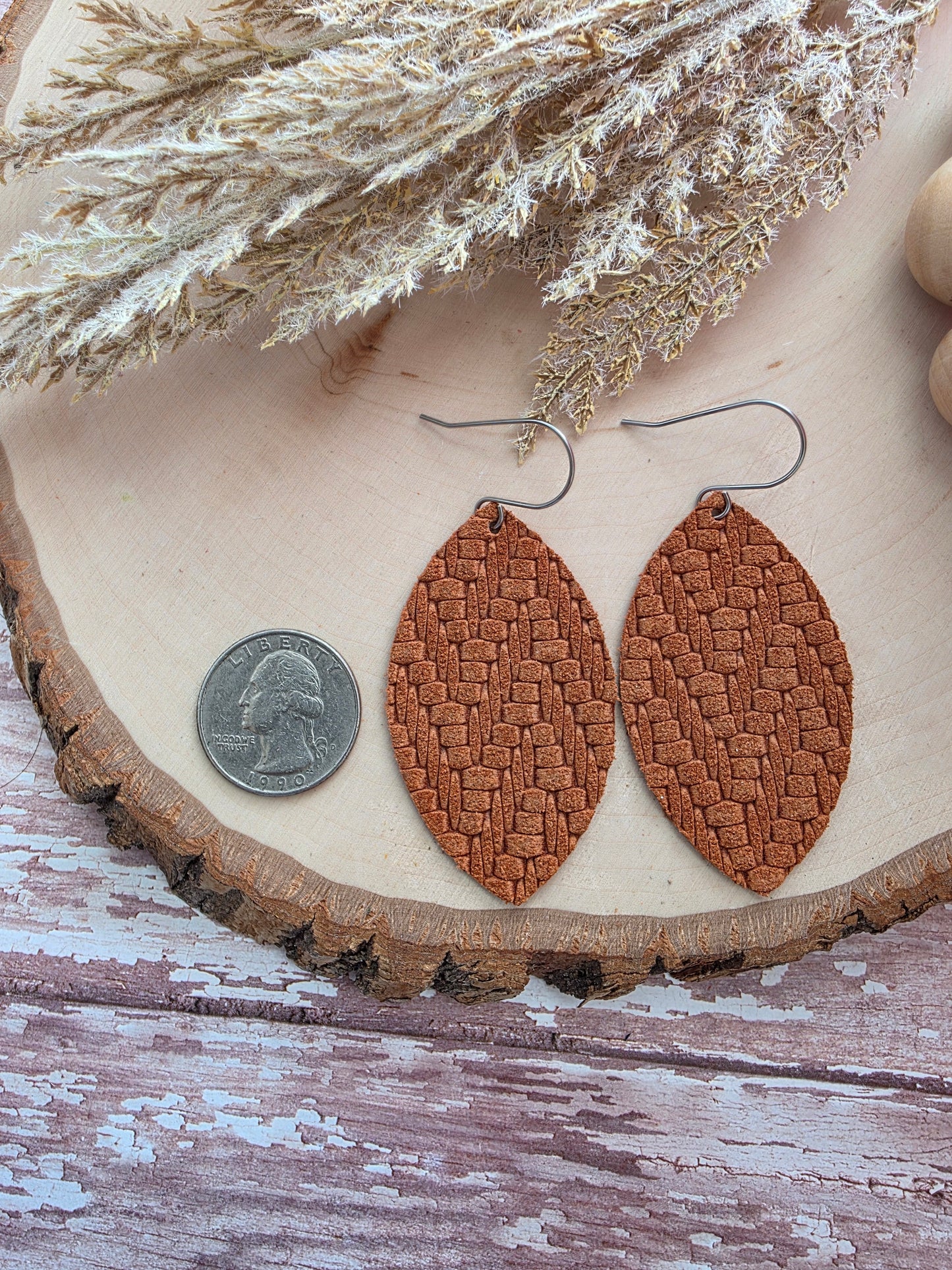 Brown Knit Leaf Leather Earrings