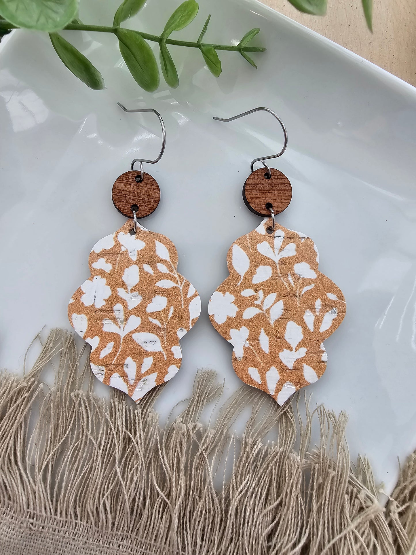Vintage Floral Creamy Tan & White Scalloped Earrings