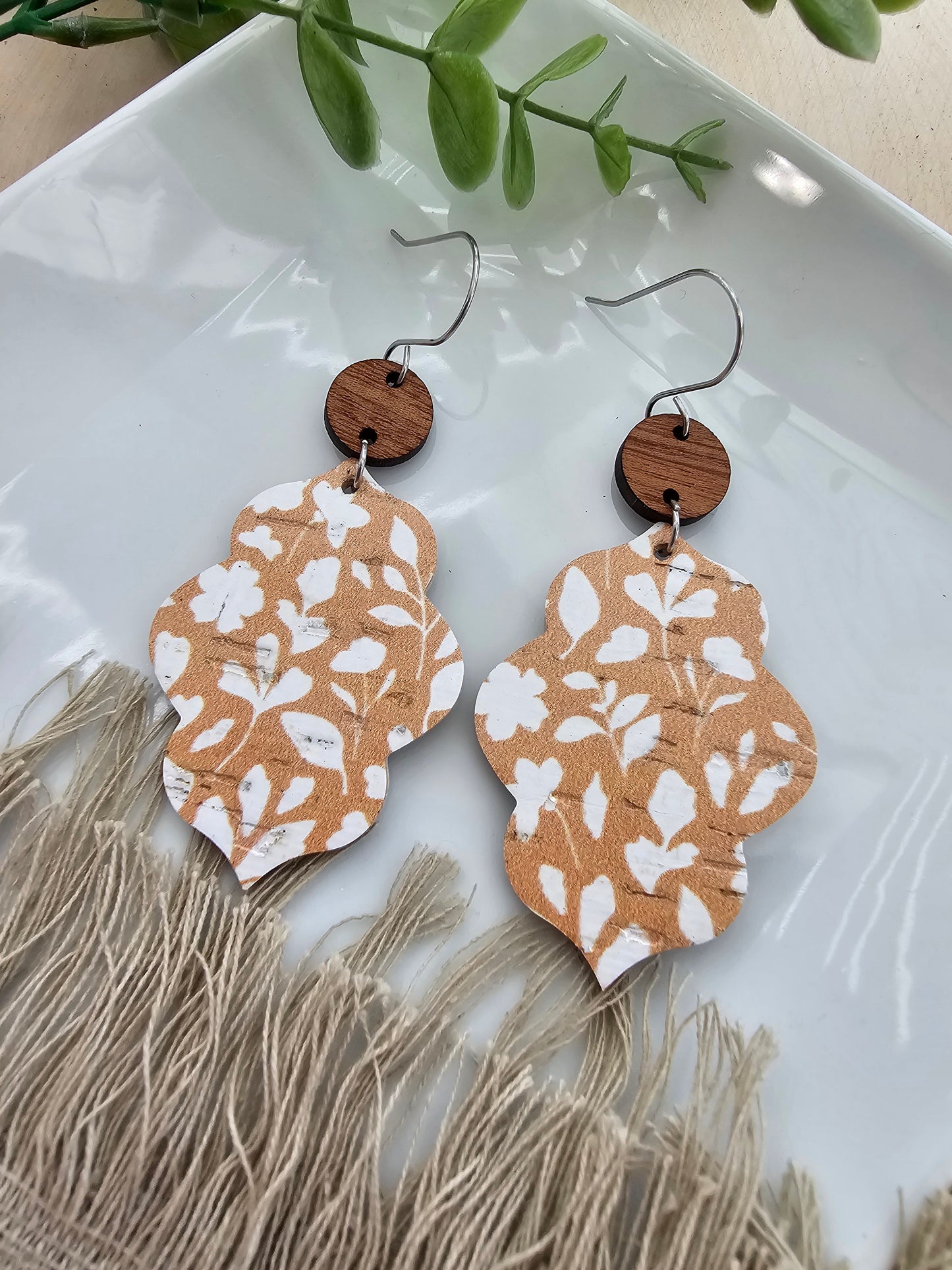 Vintage Floral Creamy Tan & White Scalloped Earrings