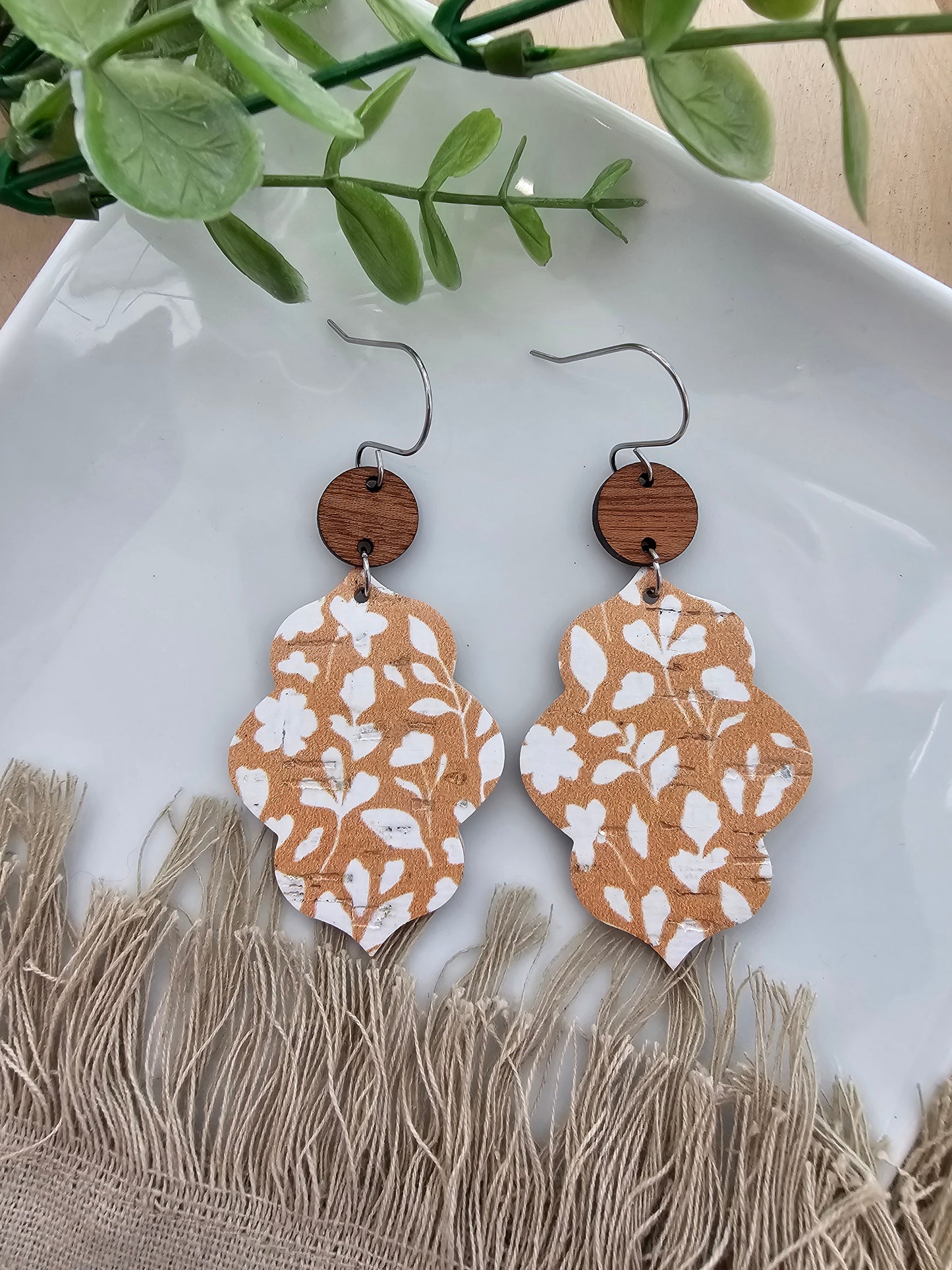 Vintage Floral Creamy Tan & White Scalloped Earrings