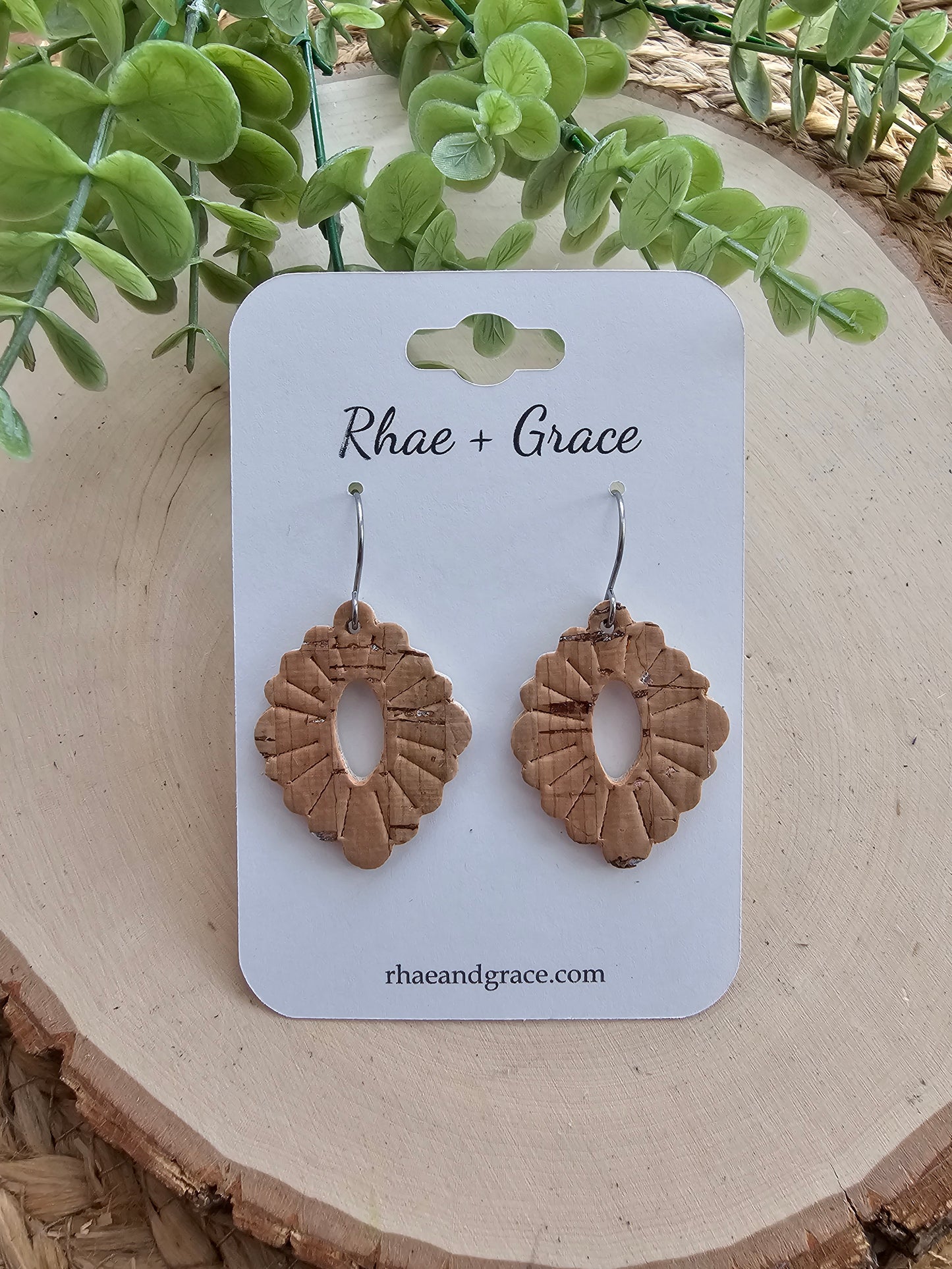 Dainty Scallop Embossed Earrings - Natural Cork