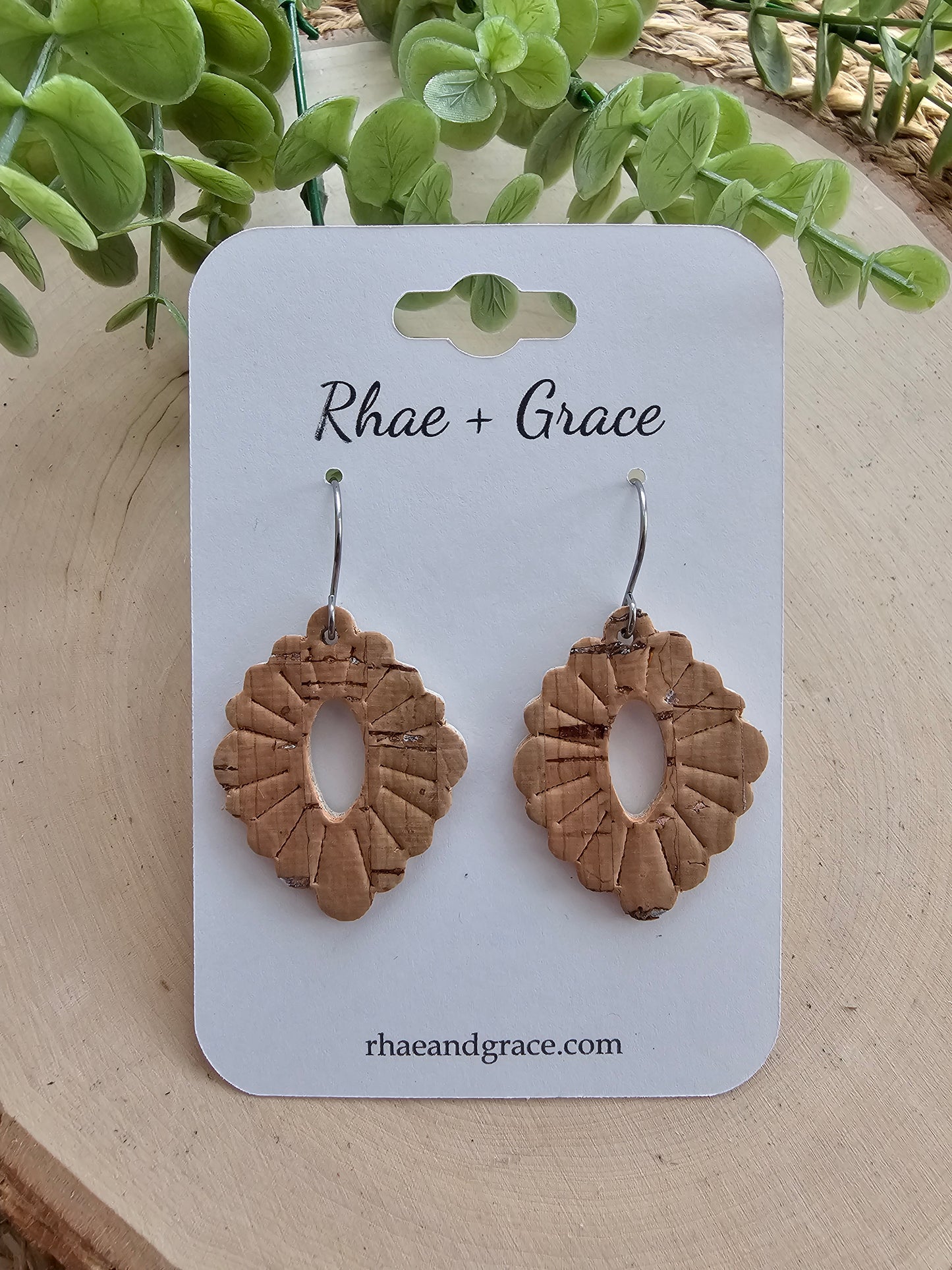 Dainty Scallop Embossed Earrings - Natural Cork