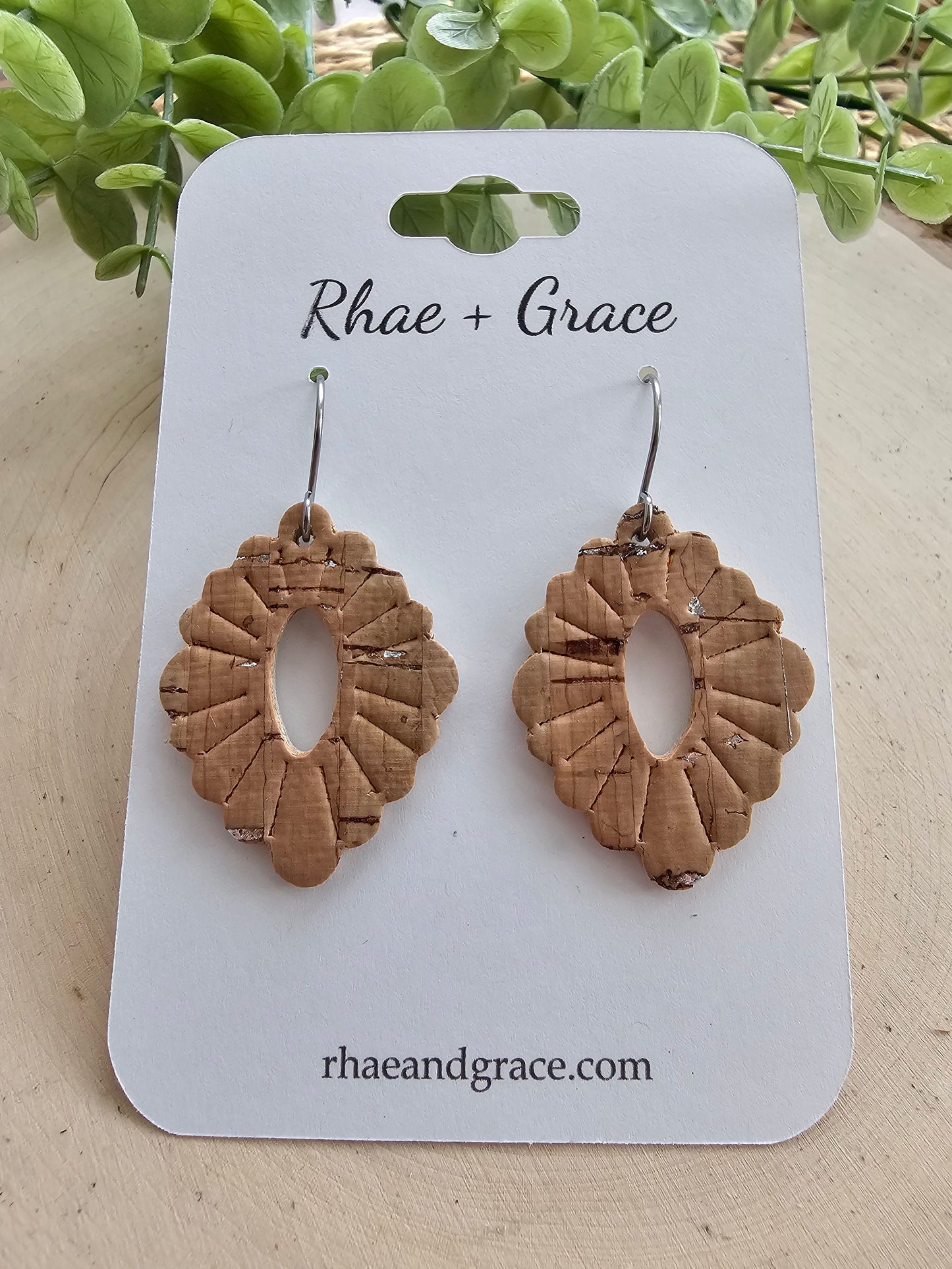 Dainty Scallop Embossed Earrings - Natural Cork