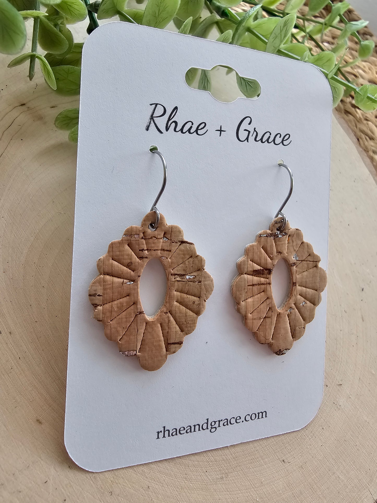 Dainty Scallop Embossed Earrings - Natural Cork