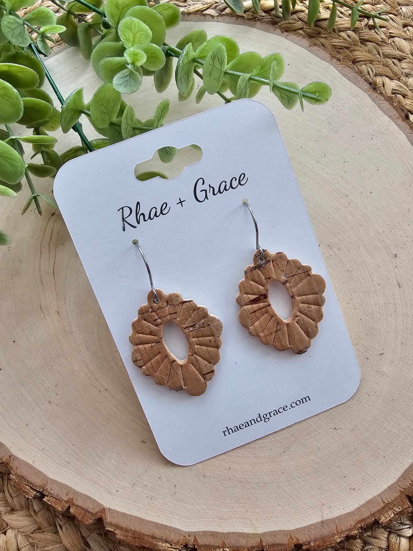 Dainty Scallop Embossed Earrings - Natural Cork