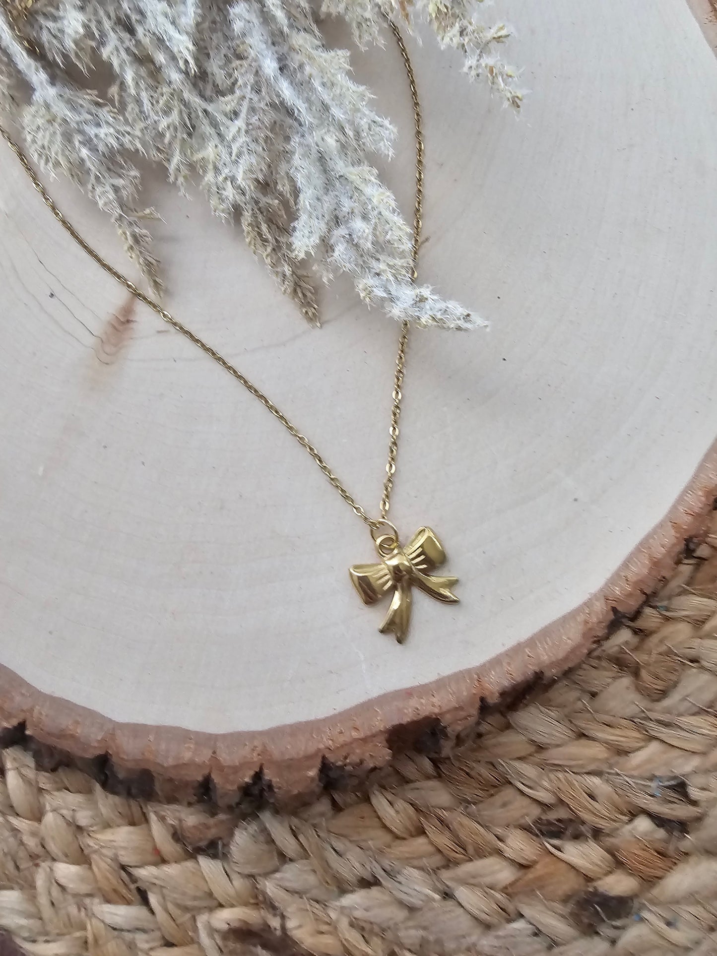 Bow Necklace - Gold Plated Stainless Steel
