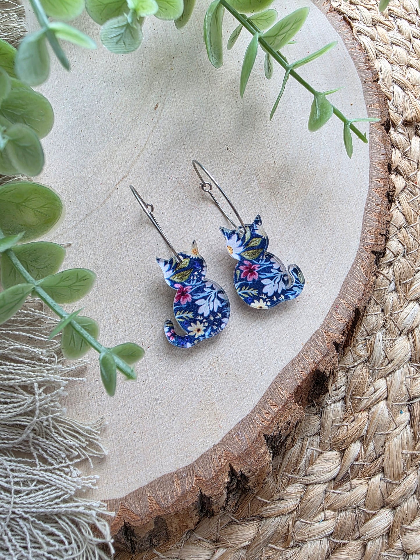 Dainty Acrylic Floral Cat Hoop Earrings