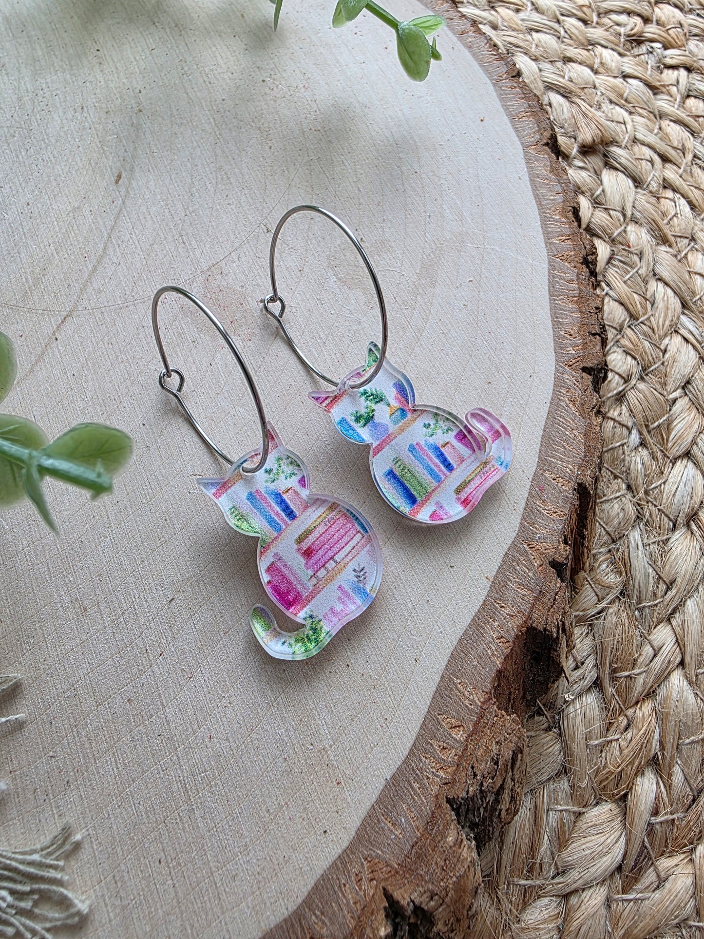 Dainty Acrylic Bookshelf Cat Hoop Earrings