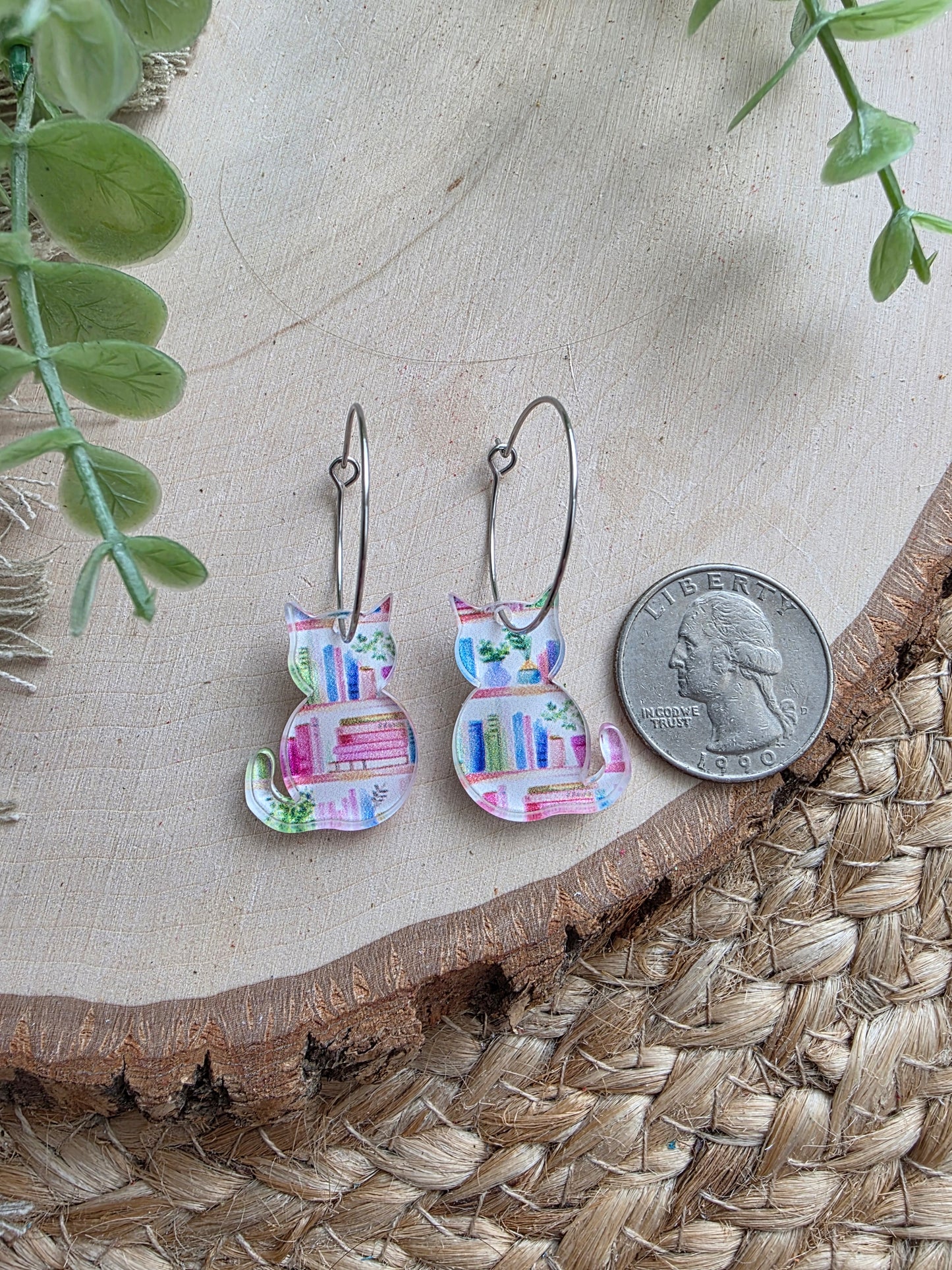Dainty Acrylic Bookshelf Cat Hoop Earrings